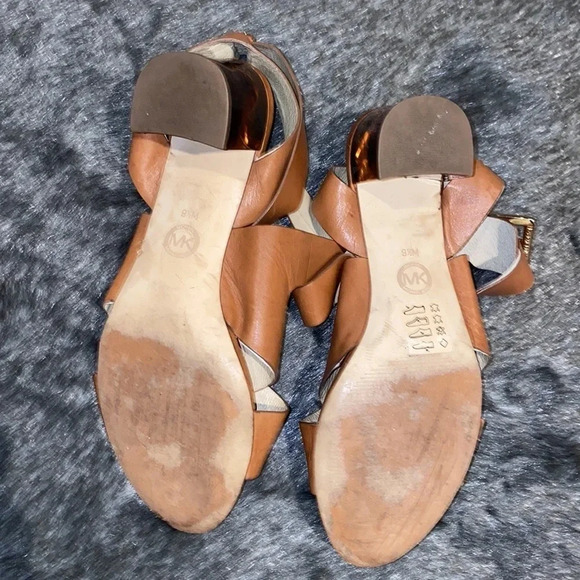 Michael Kors Tan strapy buckle low block heel sandals Sz 9.5 - Picture 9 of 16